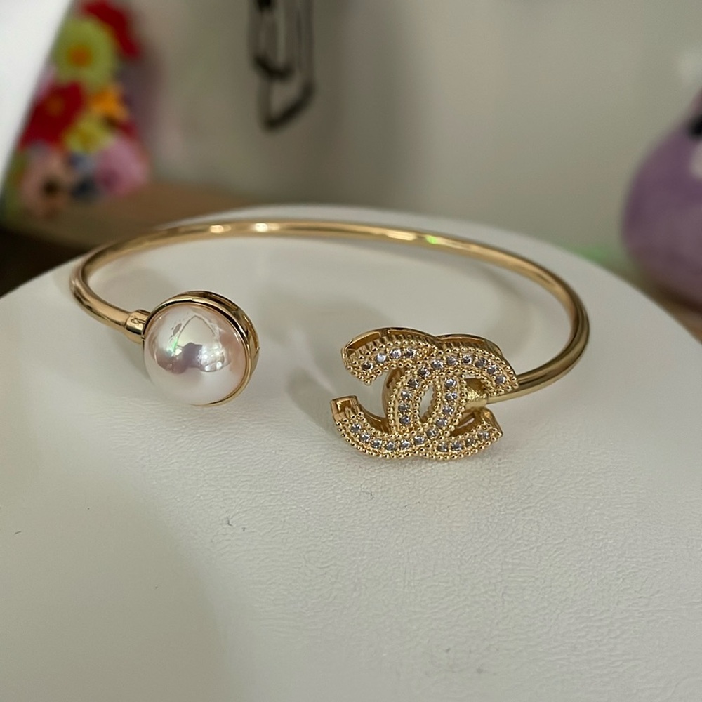 Gold Fashion bracelets